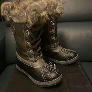 New London Fog Melton Gray and Black Womens Size 9